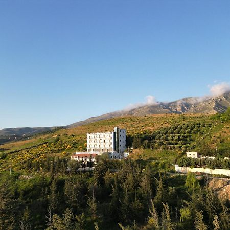 Doko Hotel Radhimë Exteriör bild