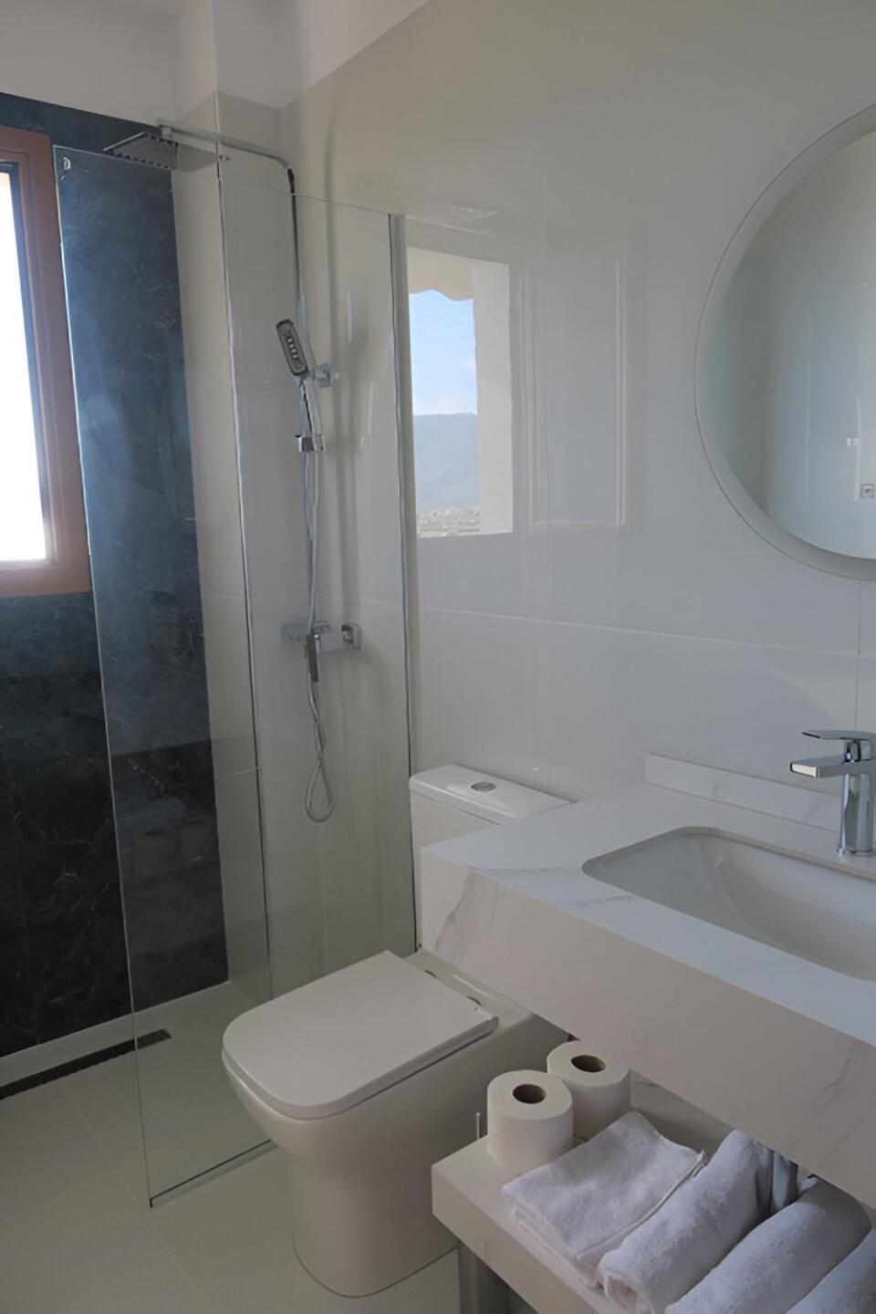 Doko Hotel Radhimë Exteriör bild