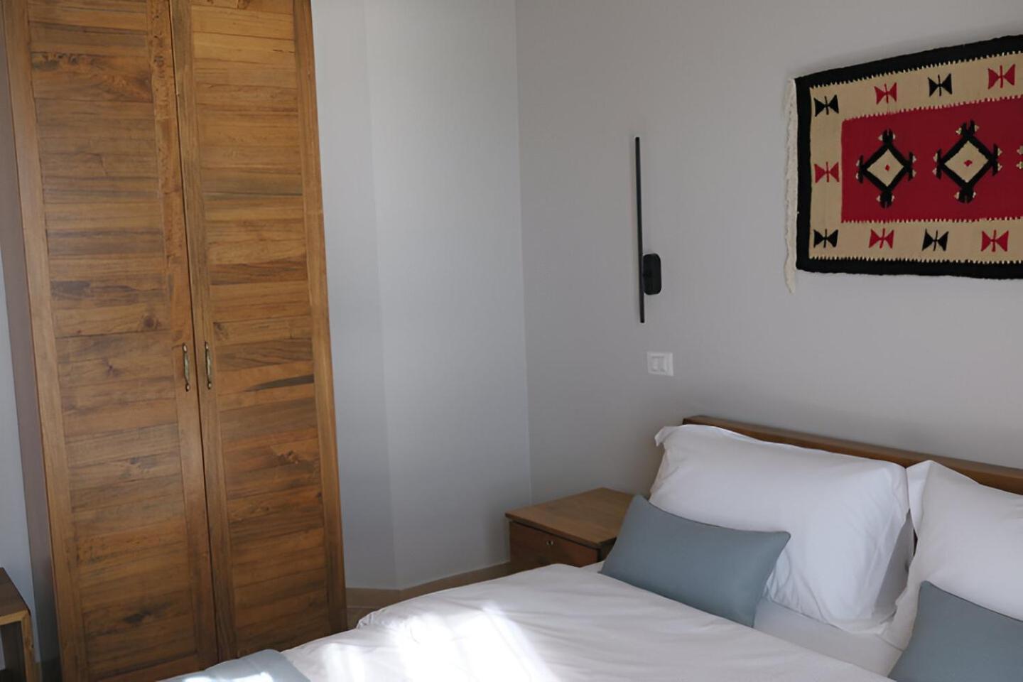 Doko Hotel Radhimë Exteriör bild
