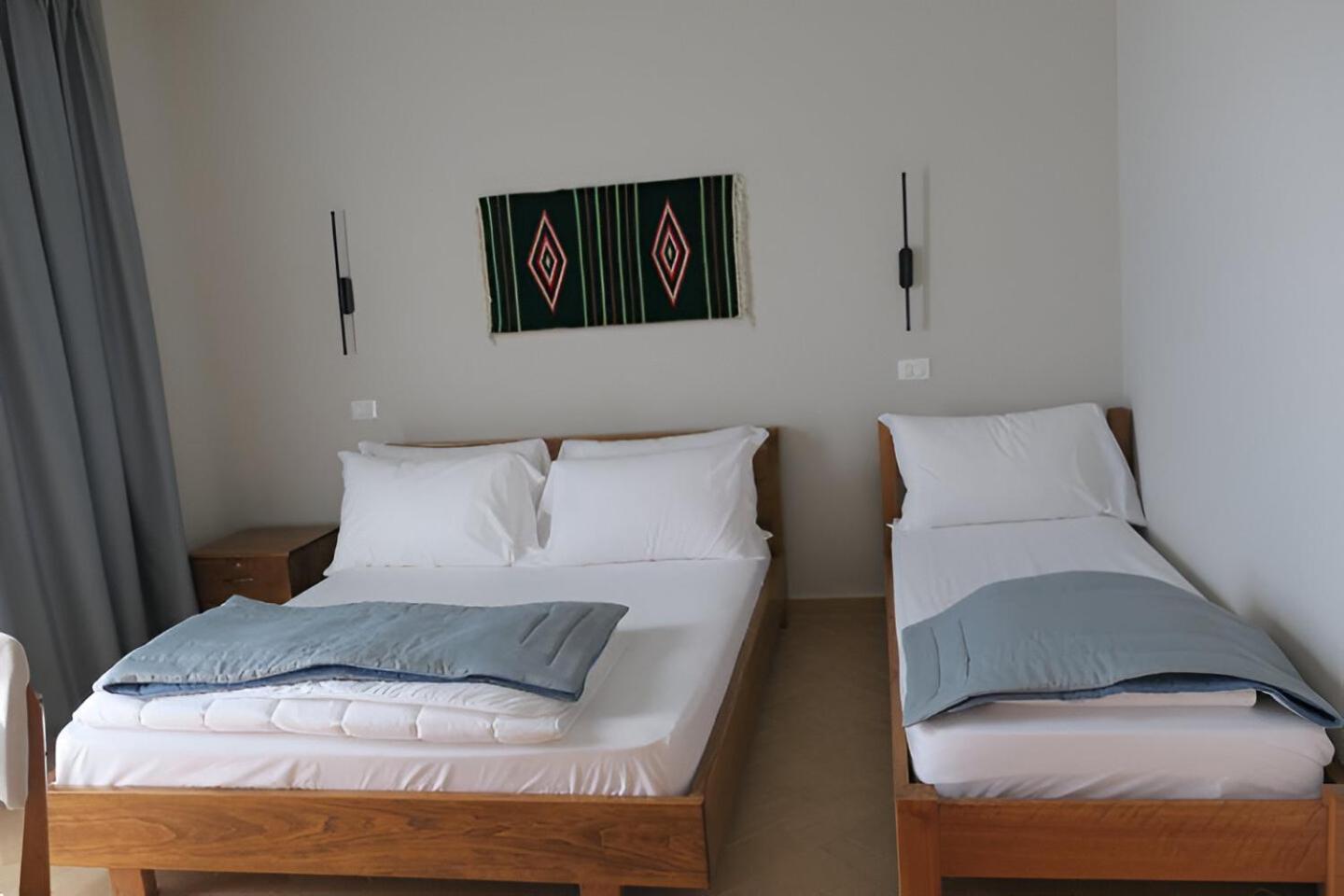 Doko Hotel Radhimë Exteriör bild