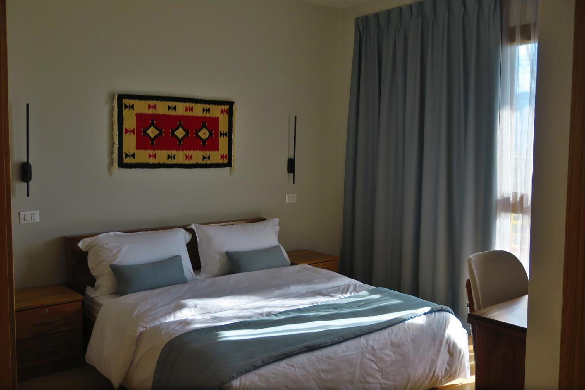 Doko Hotel Radhimë Exteriör bild