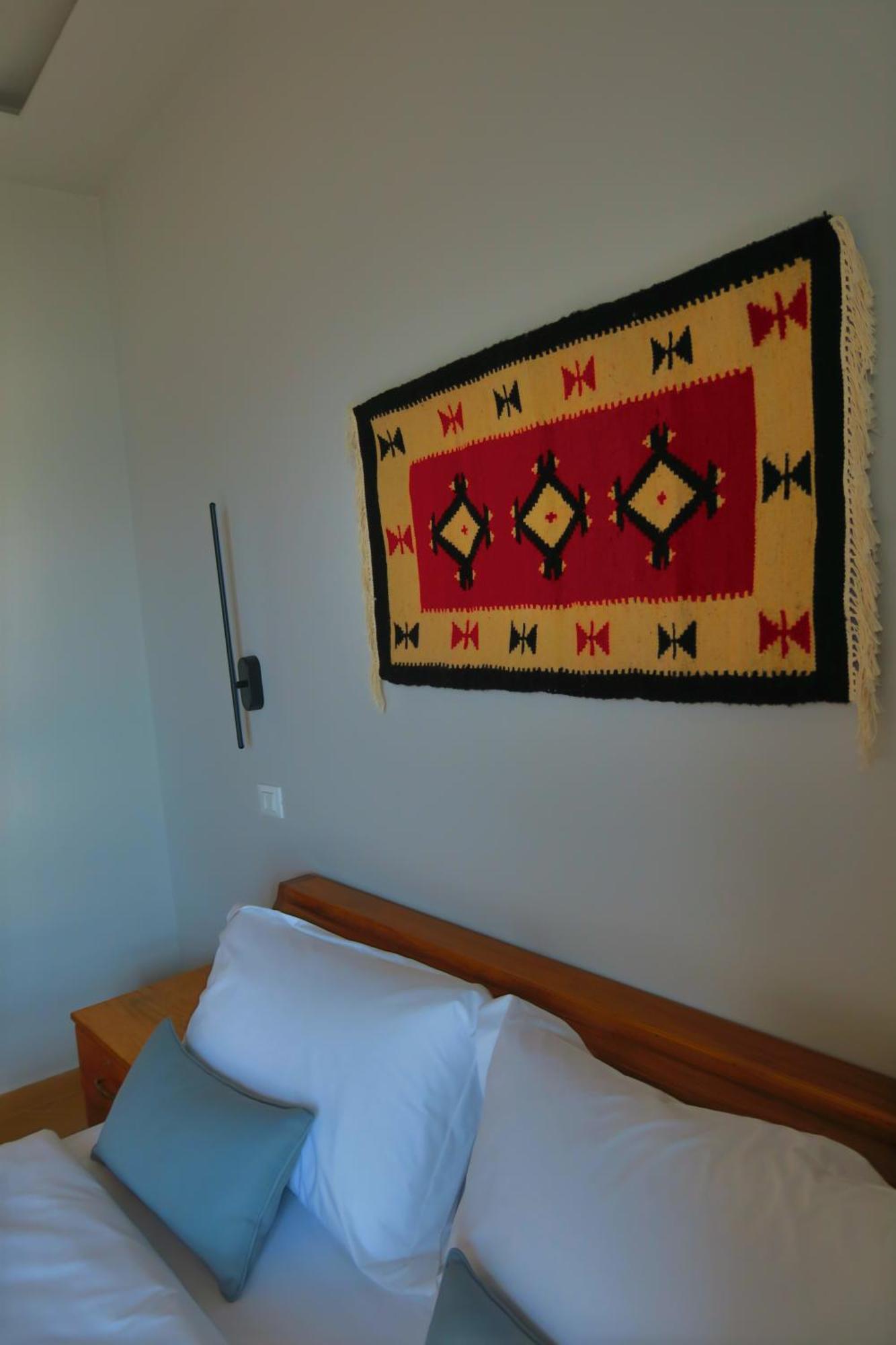 Doko Hotel Radhimë Exteriör bild
