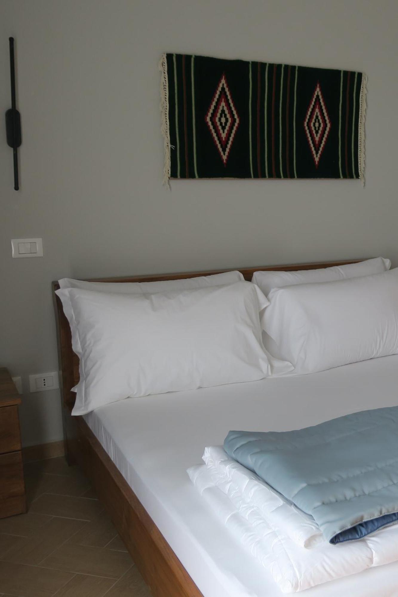 Doko Hotel Radhimë Exteriör bild