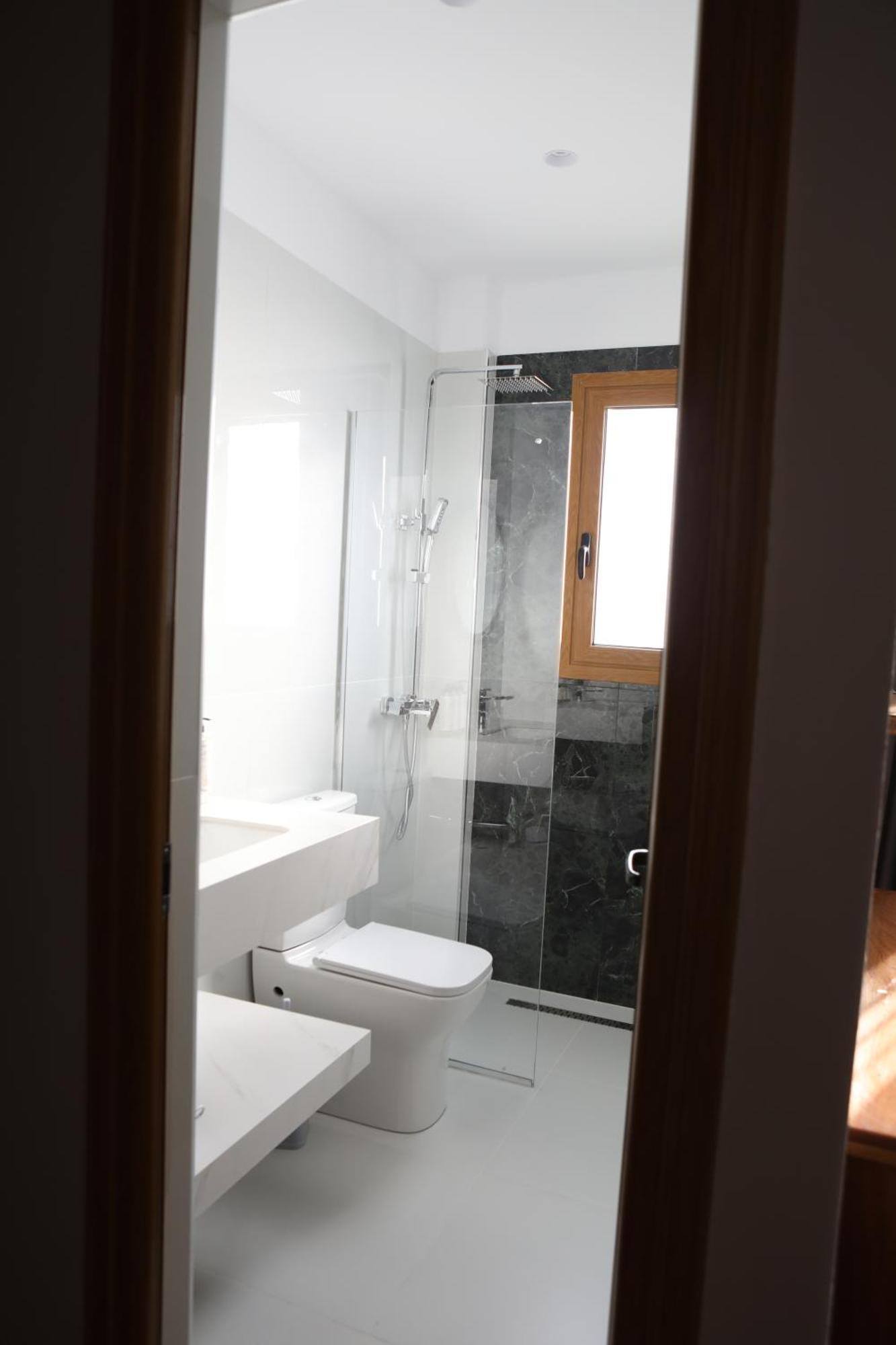 Doko Hotel Radhimë Exteriör bild