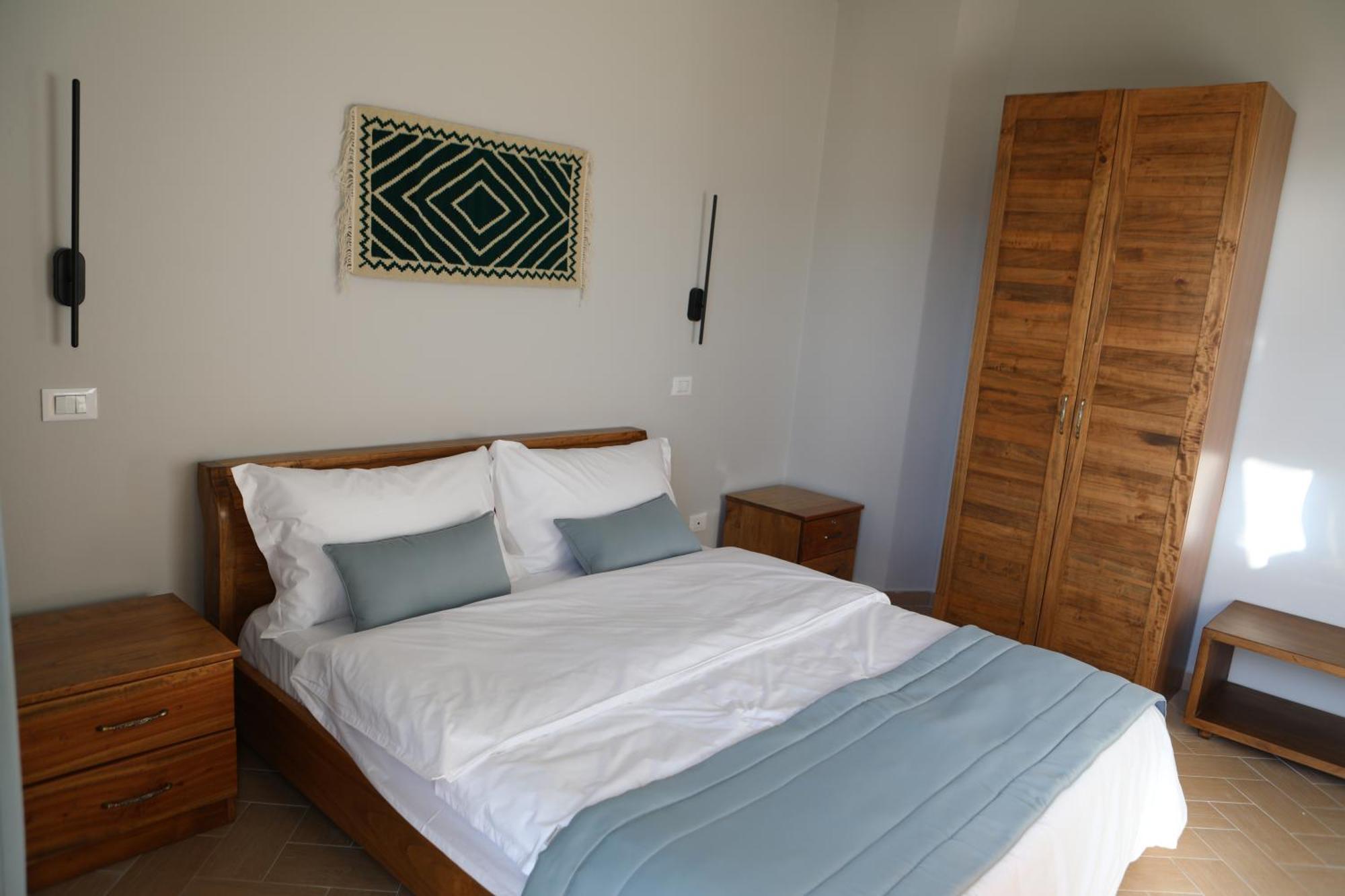 Doko Hotel Radhimë Exteriör bild