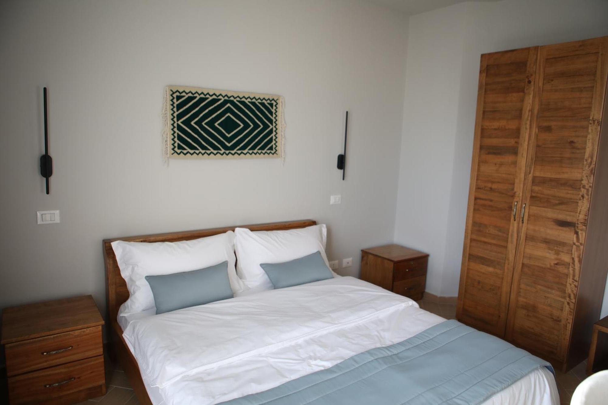 Doko Hotel Radhimë Exteriör bild