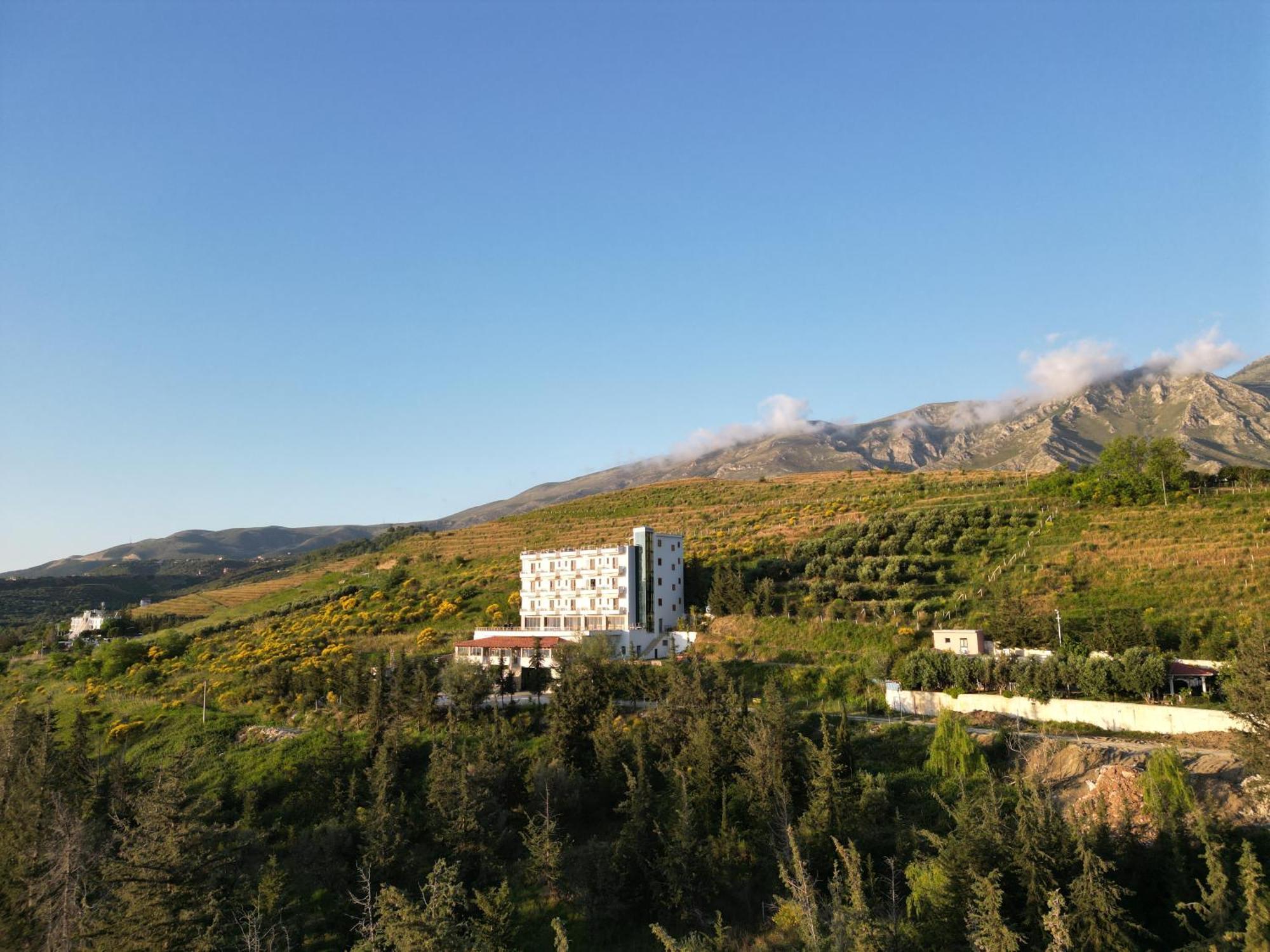 Doko Hotel Radhimë Exteriör bild